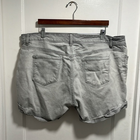 Old Navy Boyfriend Shorts - Picture 5 of 12